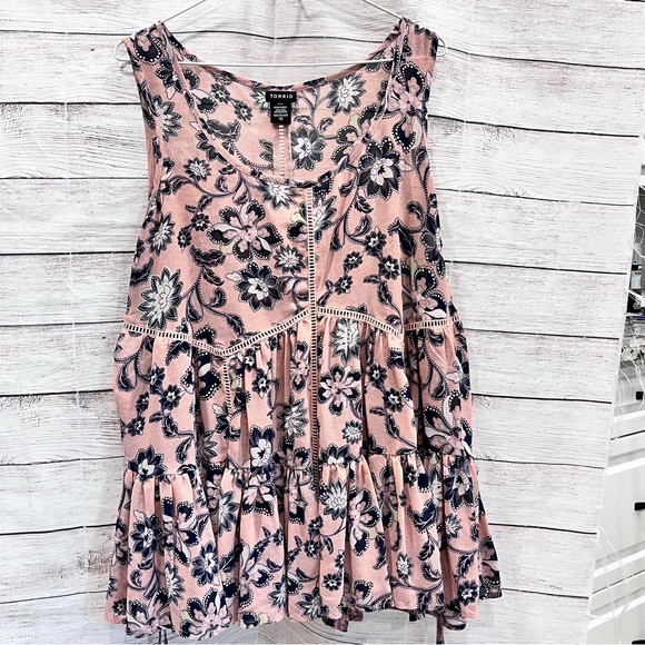 torrid Tops - TORRID Sleeveless Blouse Size 00